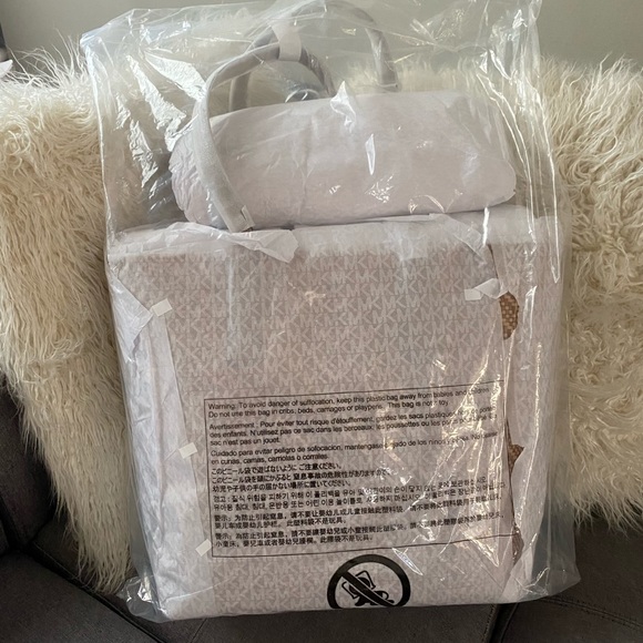 🌼Michael Kors Junie Chevron Tote🌼 - Picture 6 of 8